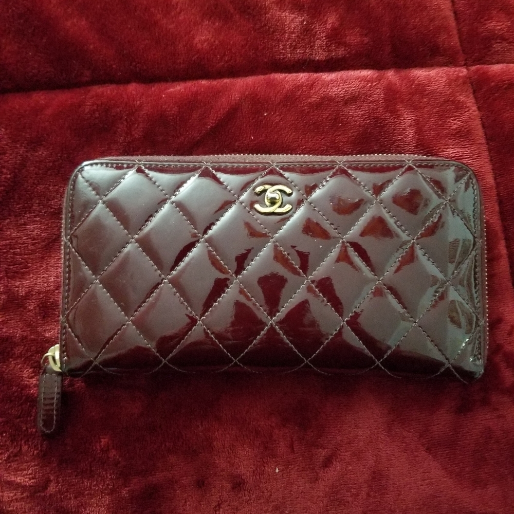 CHANEL VINTAGE ZIP AROUND WALLET - Picture 9 of 10